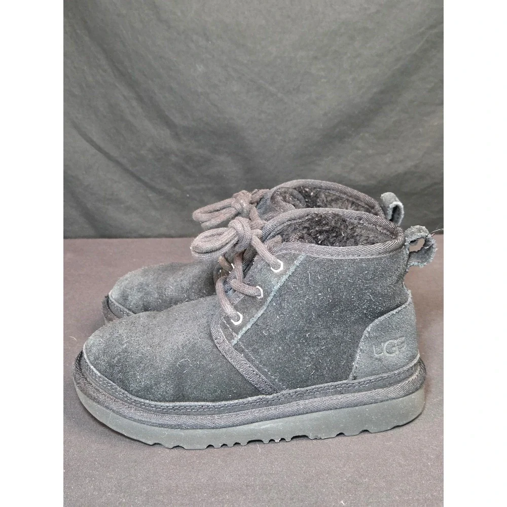 UGG Neumel Black Suede Sheepskin‎ Lined Chukka Boots Kids Size 13 1017320K